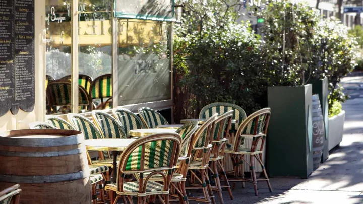 métiers de la restauration une Terrasse de restaurant, les solutions pour faire monter le chiffre d'affaire