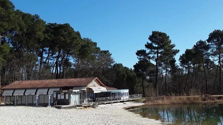 Devanture du restaurant Fourchette et sable blanc